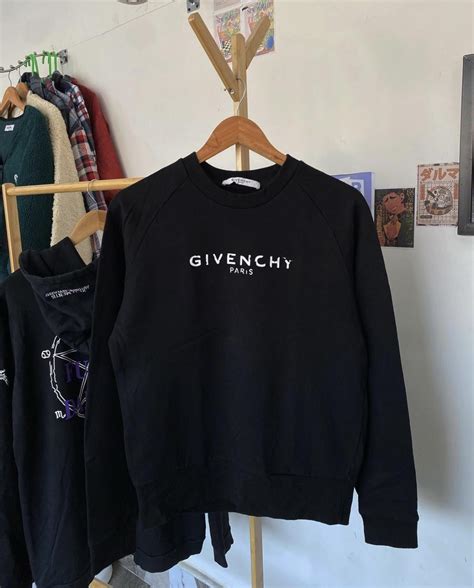 ask from chinos adn stansmiths givenchy capricon crewnekc|[QC] Givenchy capricorn crewneck : r/FashionReps .